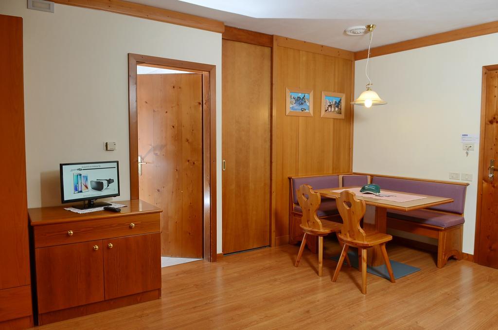Ski Residence San Martino Di Castrozza Rum bild